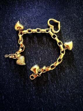 18K YG Chunky Link Charm Bracelet  Puffy Heart Pendants Brand New 750 Stamped
